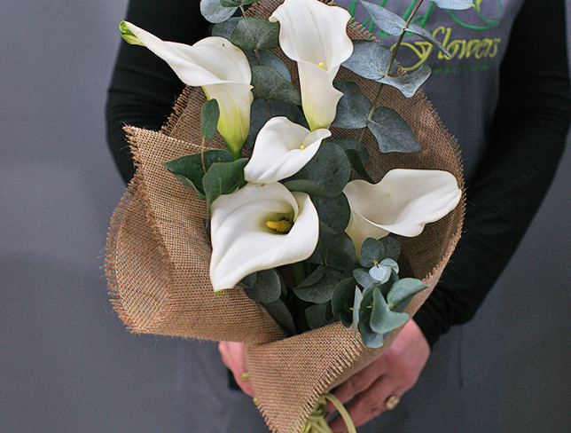 Bouquet with white calla lilies photo